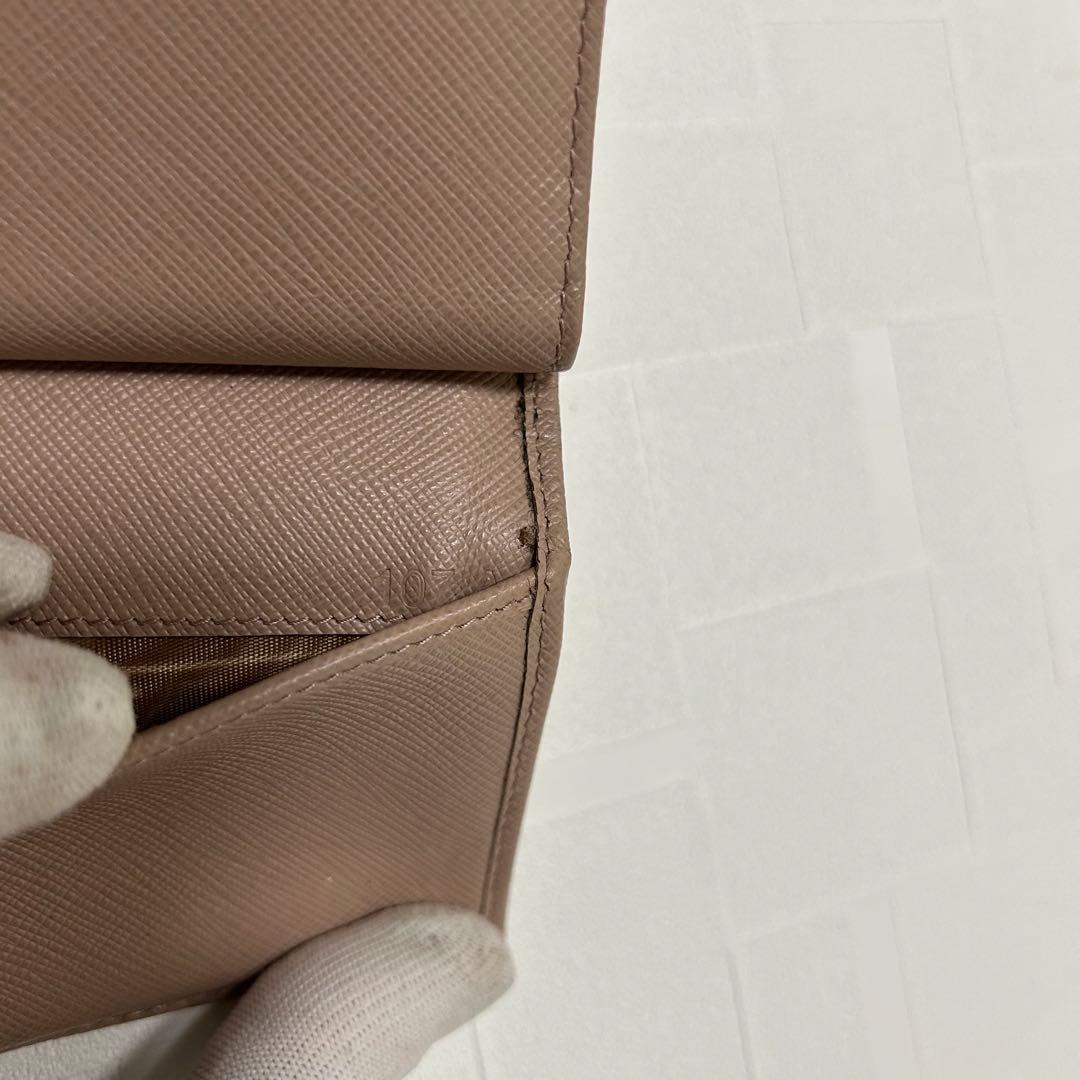 PRADA プラダ　ピンクベージュ 折り財布　サフィアーノ