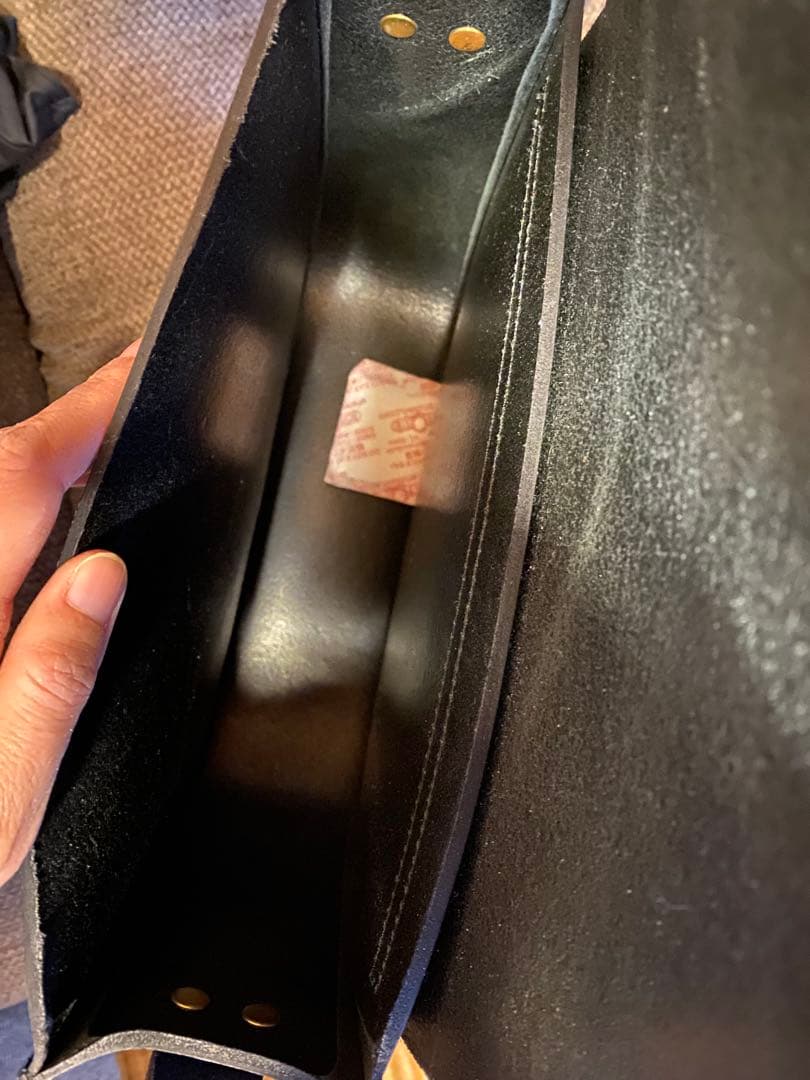 革　ショルダーバッグ　ブラック