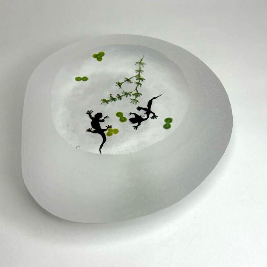 久保裕子さん作　ガラス　アカハライモリ　水草　ペーパーウェイト　文鎮　オブジェ