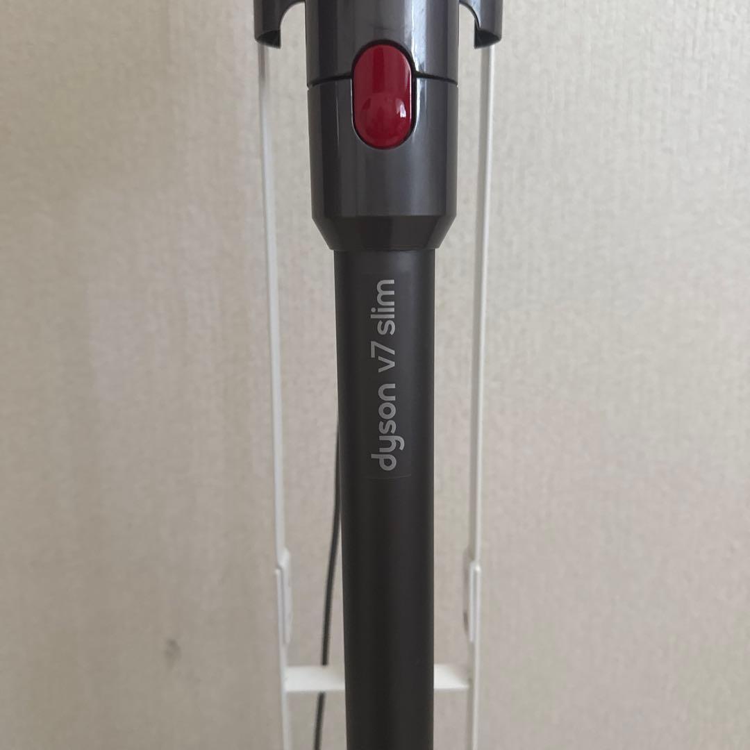 dyson スティッククリーナー 本体 壁掛け充電スタンド付き　V7 slim