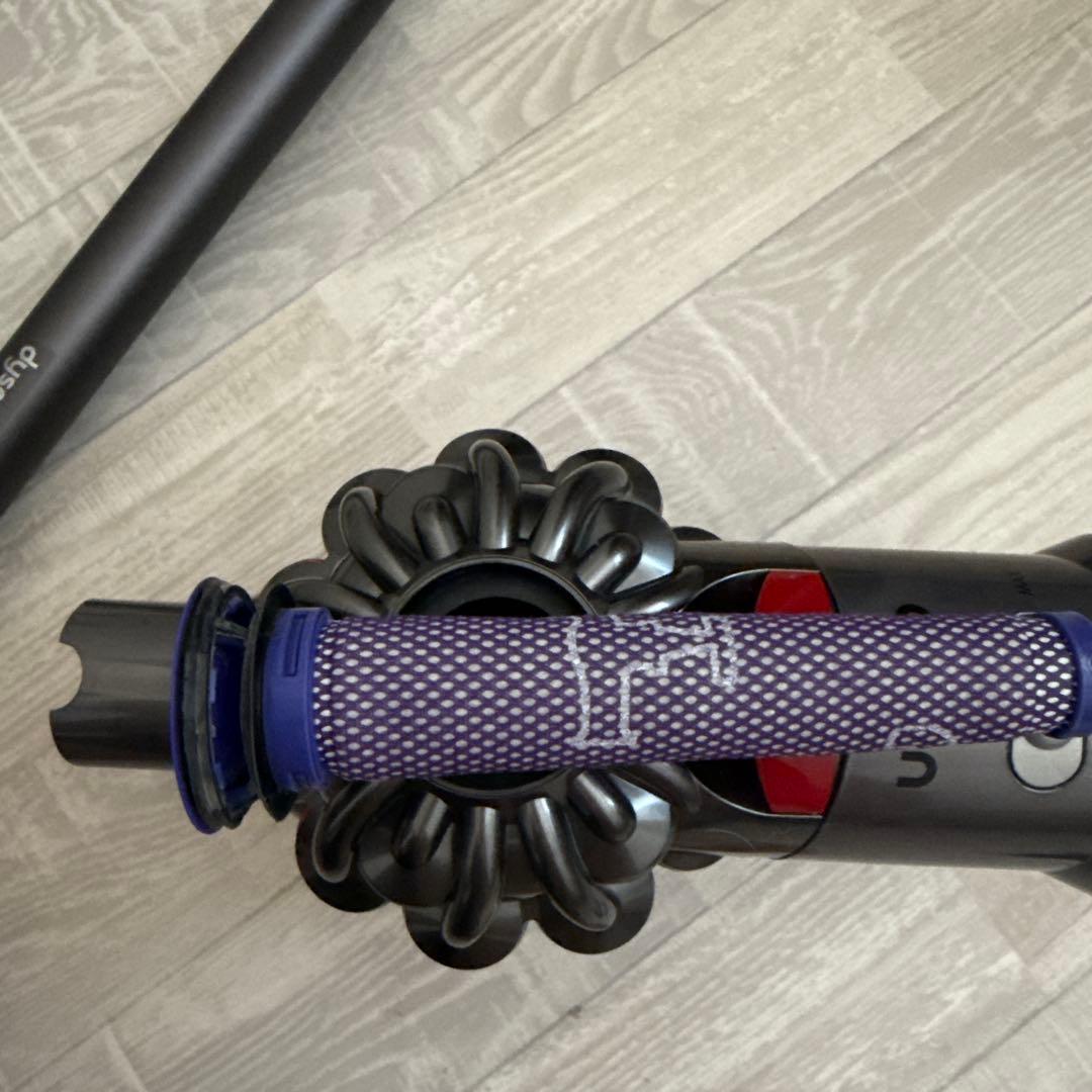 dyson スティッククリーナー 本体 壁掛け充電スタンド付き　V7 slim