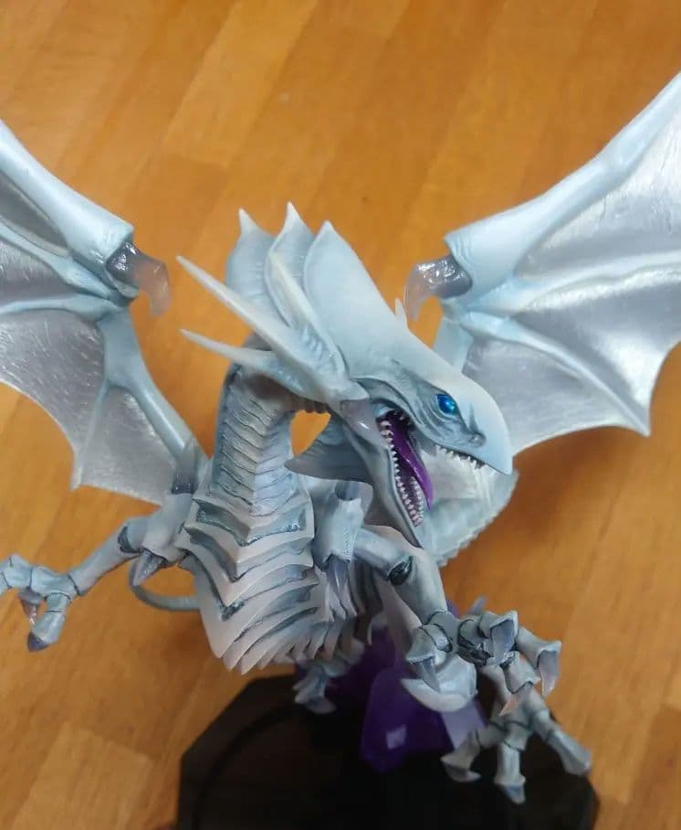 ブルーアイズ・ホワイト・ドラゴン　フィギュア