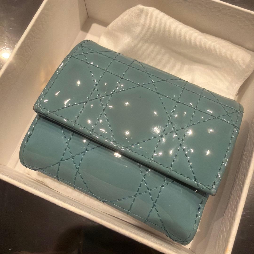 レディディオール カナージュ ロータスウォレット エナメルブルー