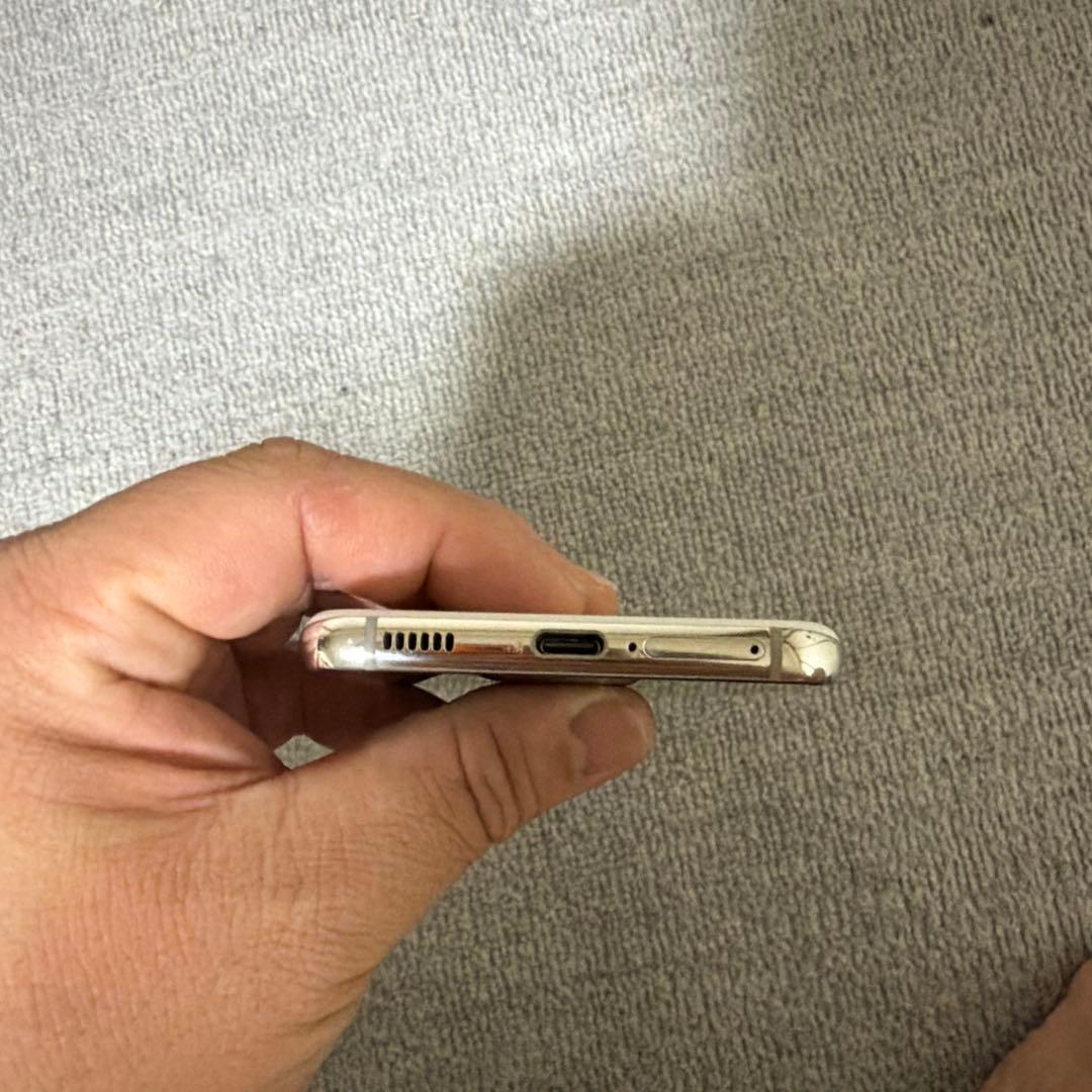 中古品　スマートフォン本体及び付属品一式（SIMロック解除済み、初期化済み）