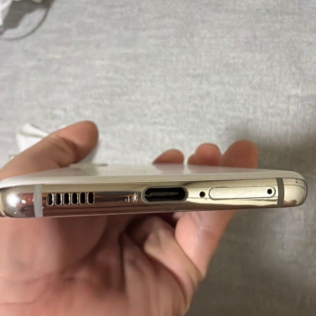 中古品　スマートフォン本体及び付属品一式（SIMロック解除済み、初期化済み）