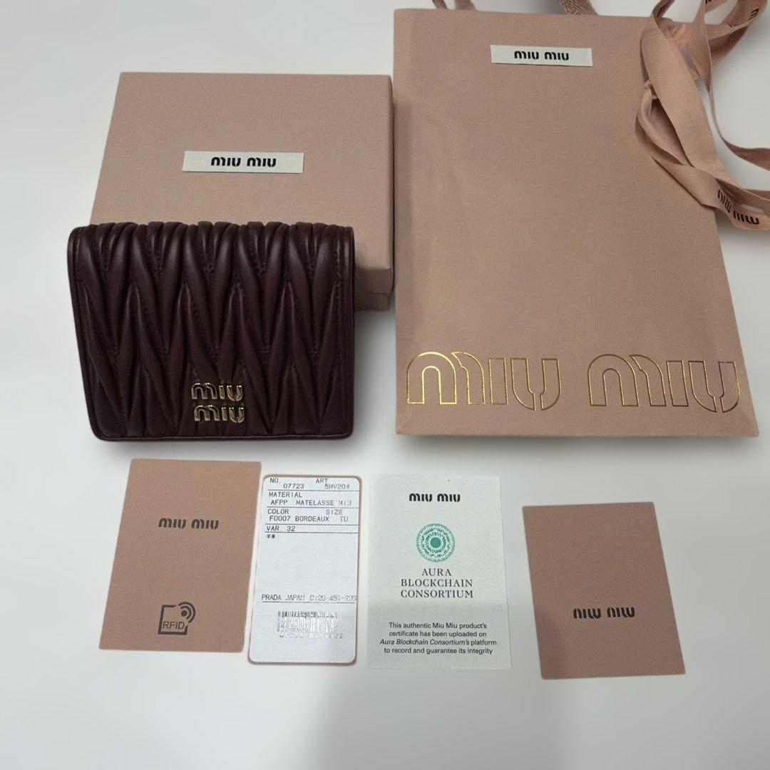 新品☆MIUMIU二つ折り財布 MATELASSE 5MV204