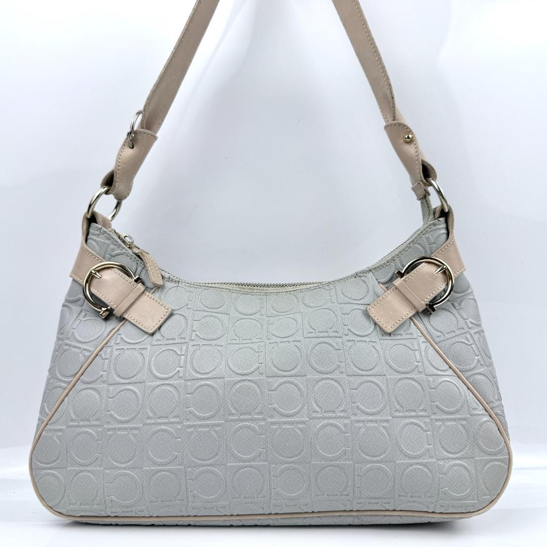 フェラガモ ワンショルダーバッグ アクセサリーポーチ ガンチーニ 肩掛け可能