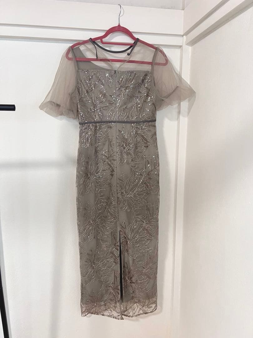 【LEJA】アシンメトリーシアーフラワードレスワンピース美脚効果結婚式 ドレス