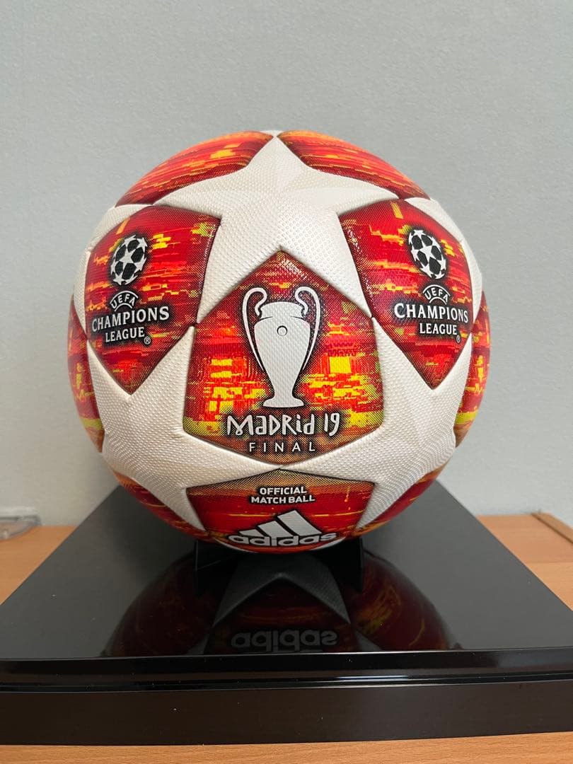 UEFAチャンピオンズリーグ　final madrid 19 サッカー ボール