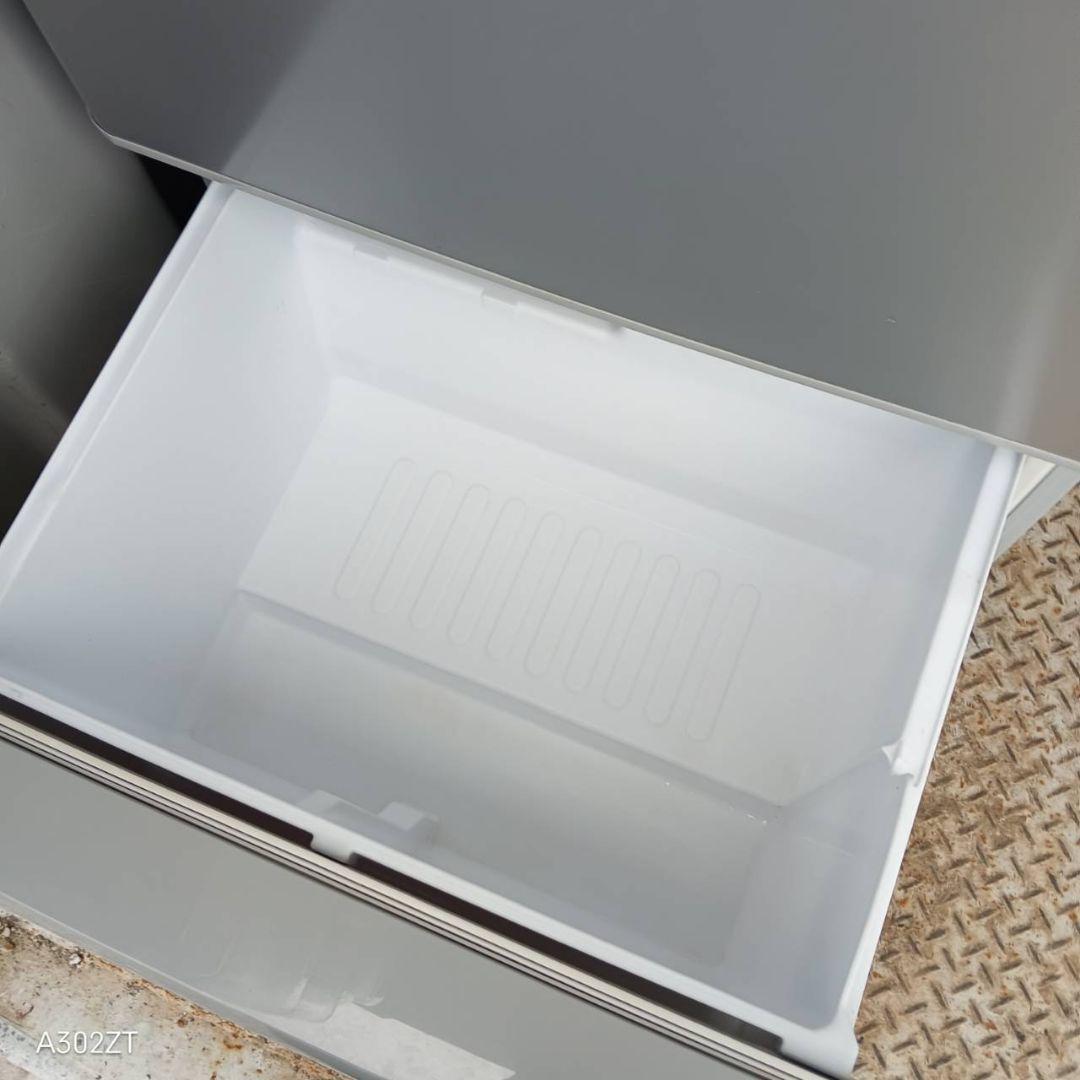 送料設置無料　SHARP　大型冷蔵庫　350L 人気モデル