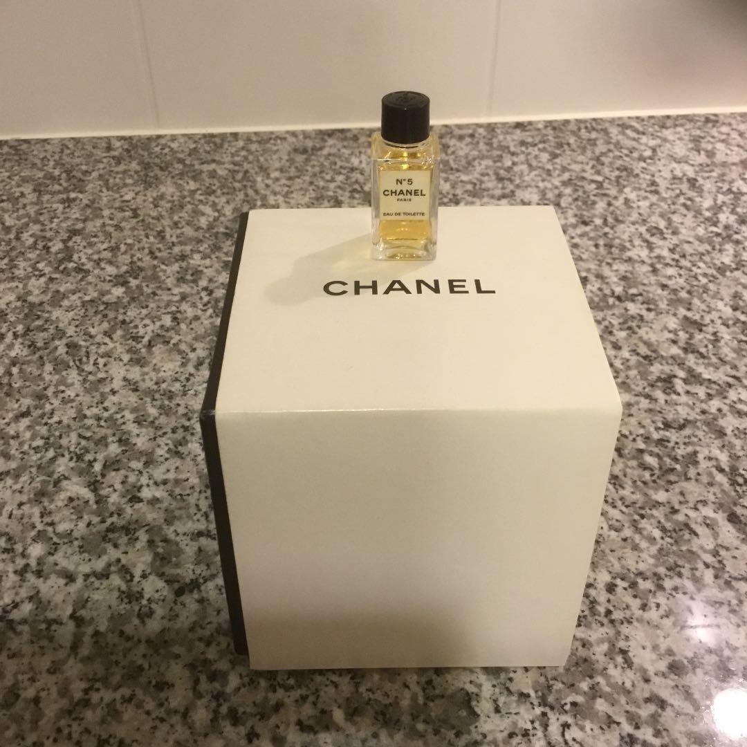 シャネルスノードーム　シャネル　スノードーム