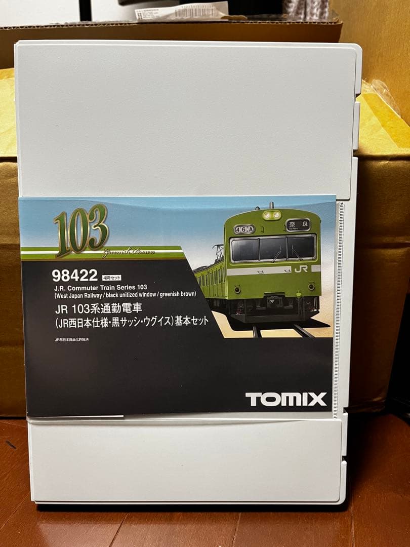 TOMIXJR 103系通勤電車(JR西日本仕様・黒サッシ・ウグイス)基本セット