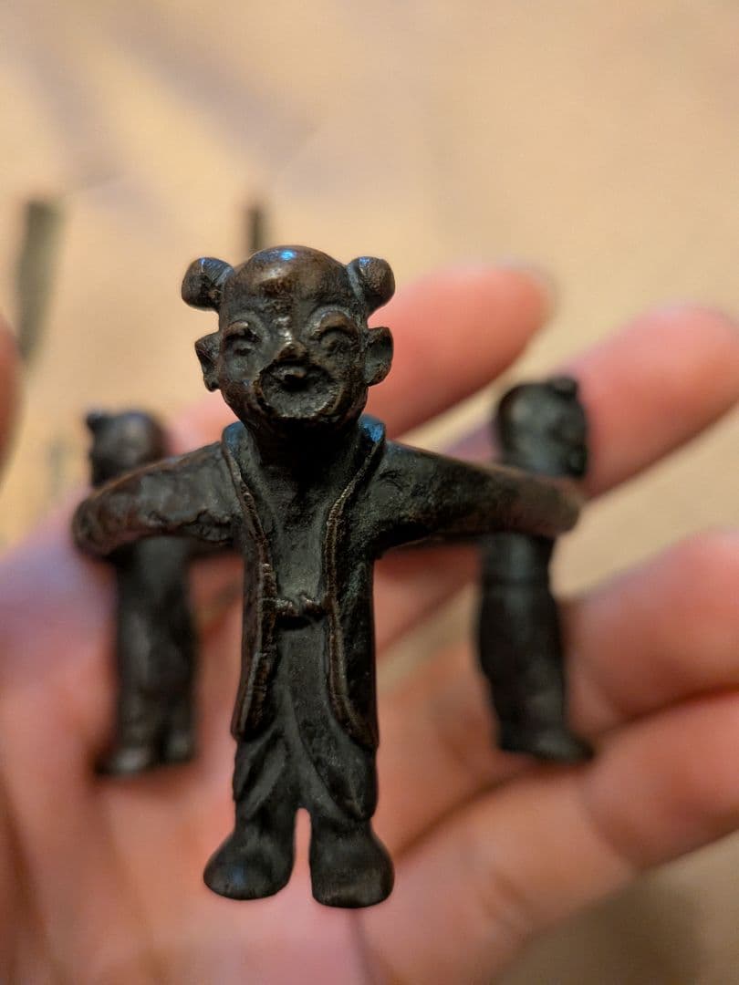 金属製人形デザイン工芸品 木箱付き