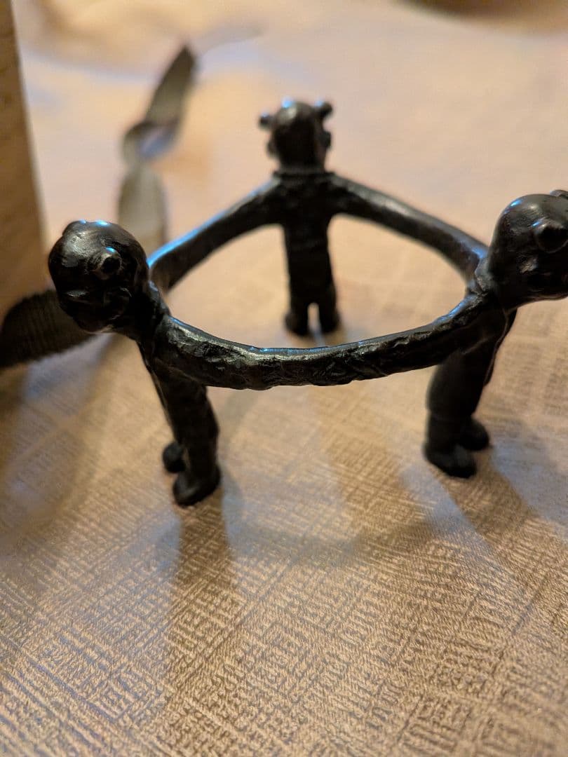 金属製人形デザイン工芸品 木箱付き