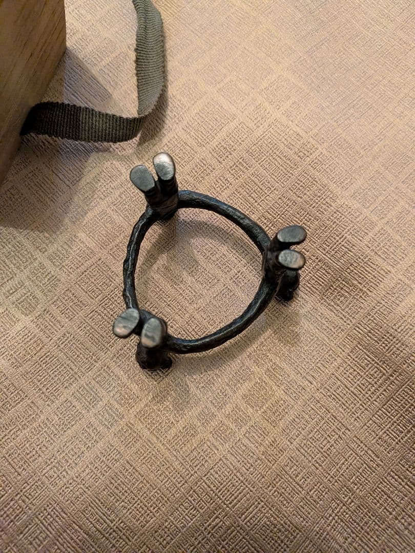 金属製人形デザイン工芸品 木箱付き