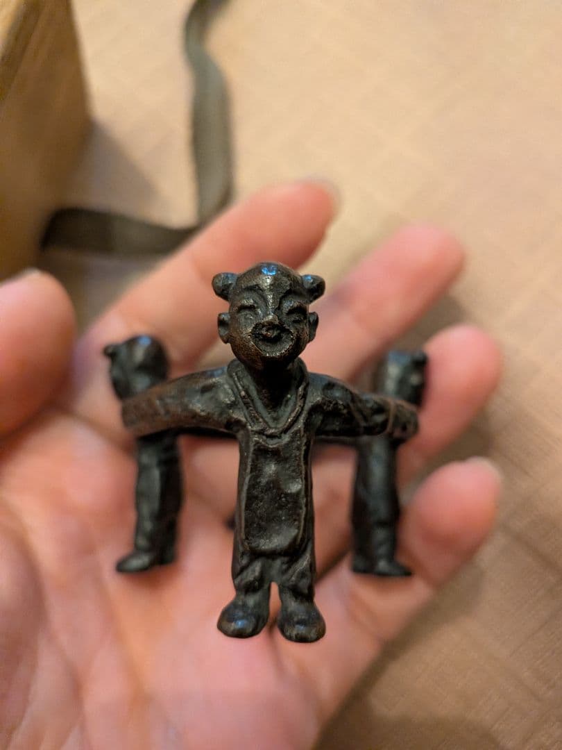 金属製人形デザイン工芸品 木箱付き