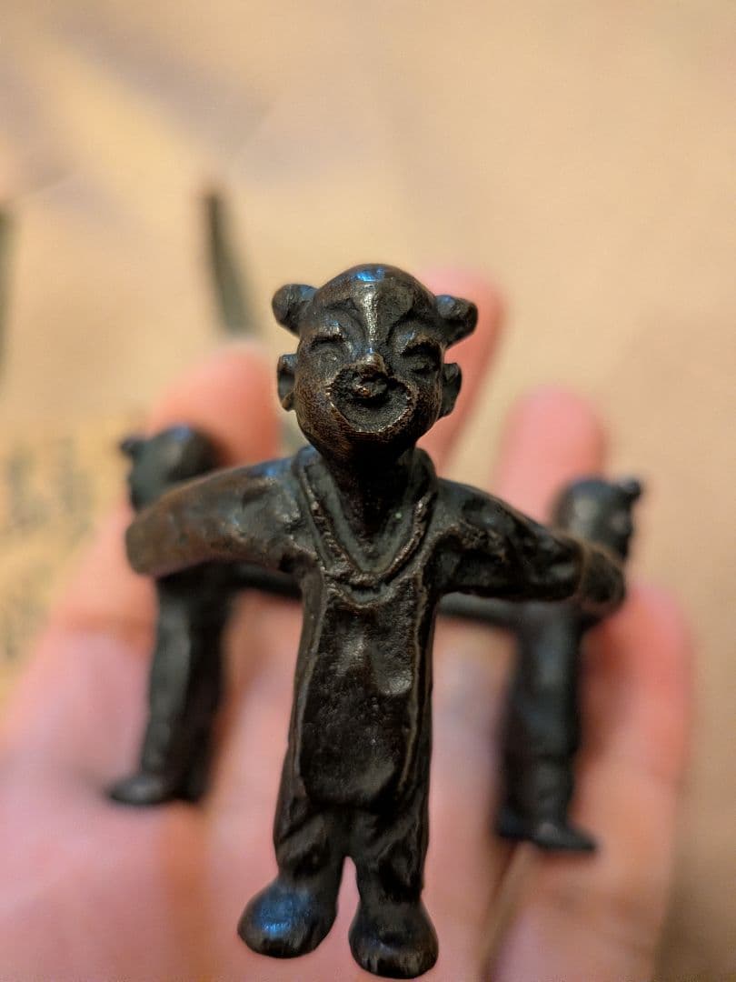 金属製人形デザイン工芸品 木箱付き