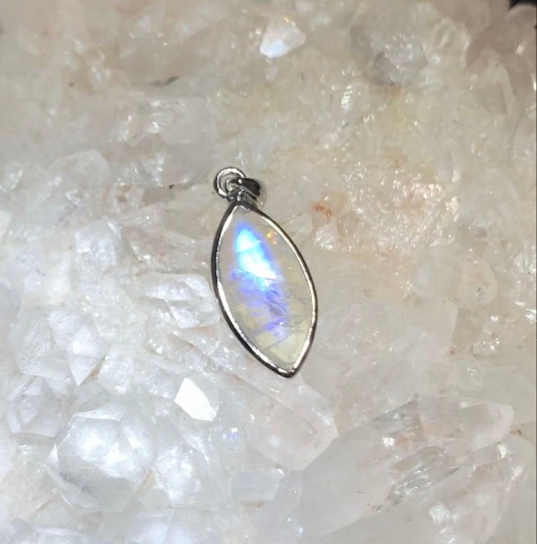 ⭐️eye様⭐️ 《ハイグレード》ホワイトラブラドライト　ペンダントトップ