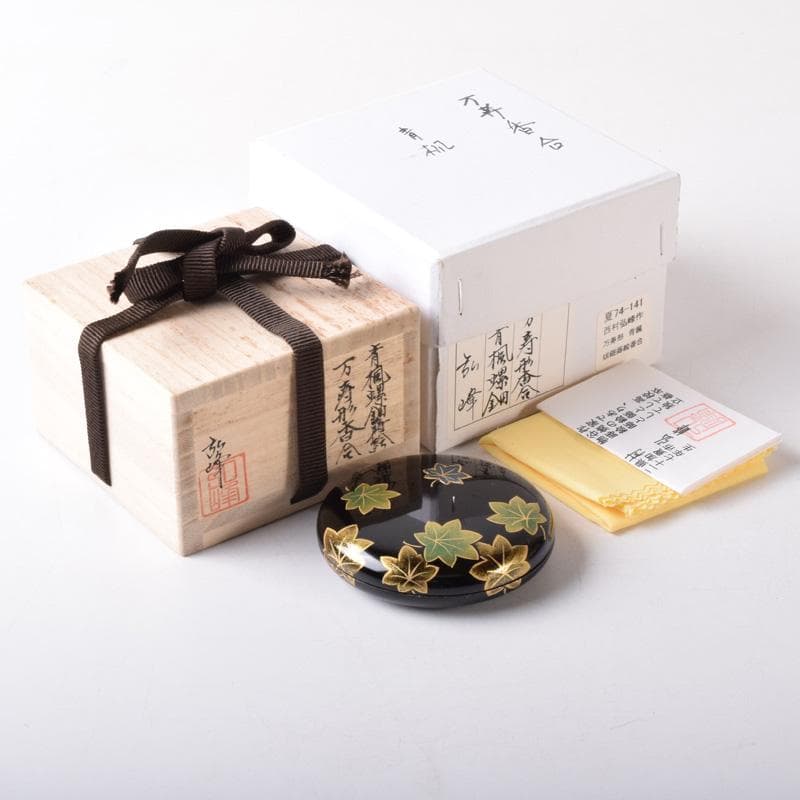 茶道具　蒔絵師　西村弘峰作　青楓螺鈿蒔絵　万寿形　香合　共箱　V　7699