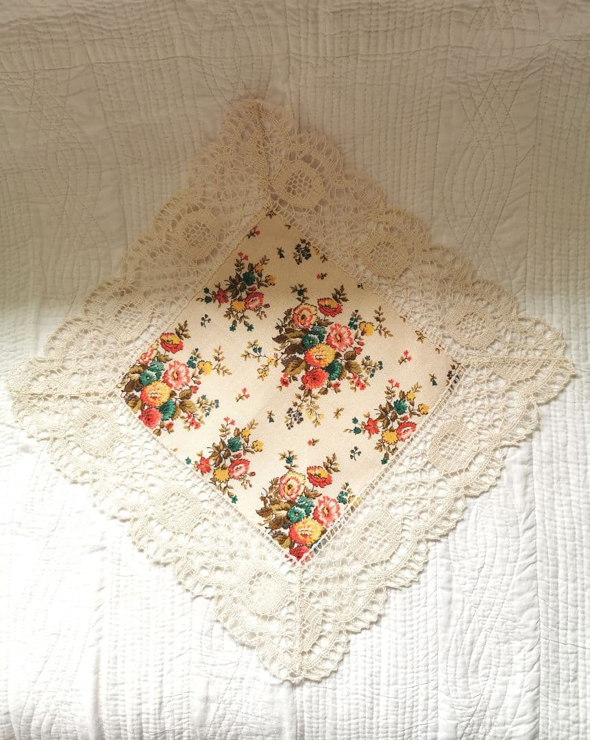 アンティーク 南仏プロヴァンス ボビンレースリネントリム 小花柄の美しいクロス