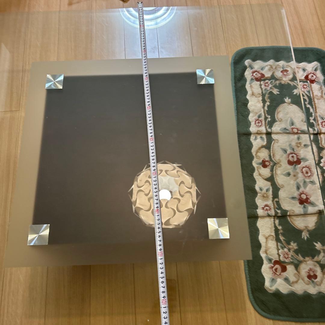 モダンデザイン　高級とおしゃれなローテーブル　ガラス天板 木製センターテーブル