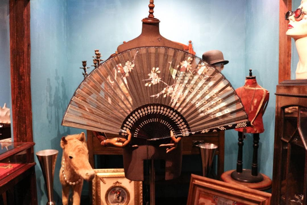 扇子 中国 螺鈿細工 古い 刺繍 孔雀 桜 シノワズリ ブラック