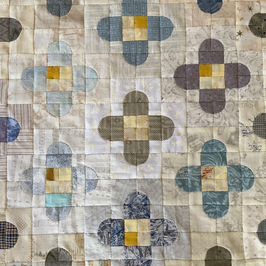 パッチワーク　キルトトップ　フラワー