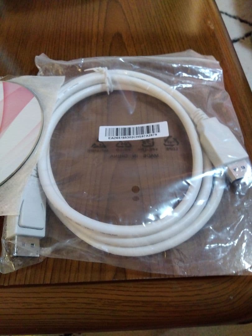 値下げ【未使用に近い美品】LG 4K 27UL500-W　２７インチモニター