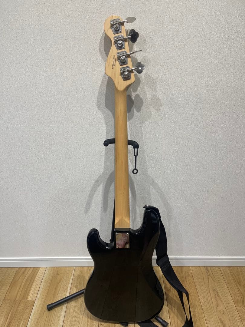 Squier プレシジョンベース　　ブラック　ケース付き
