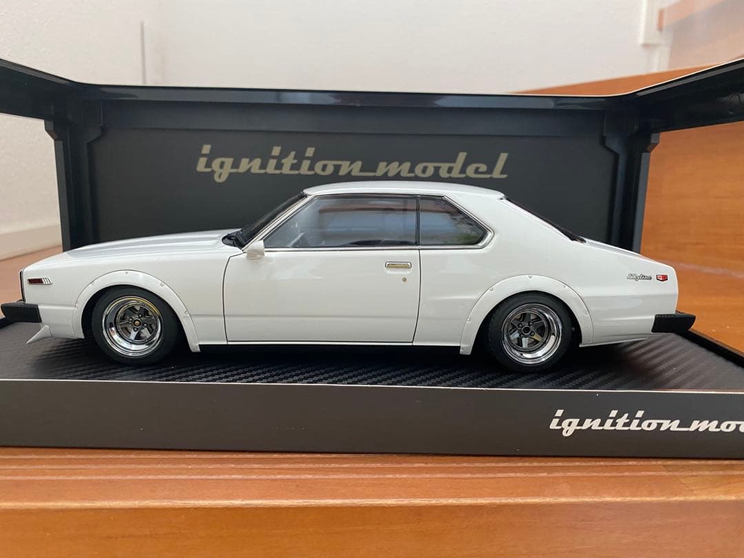ミニカー SkyLine GT-ES 1/18