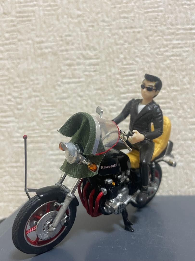 バイク2台と人形2体