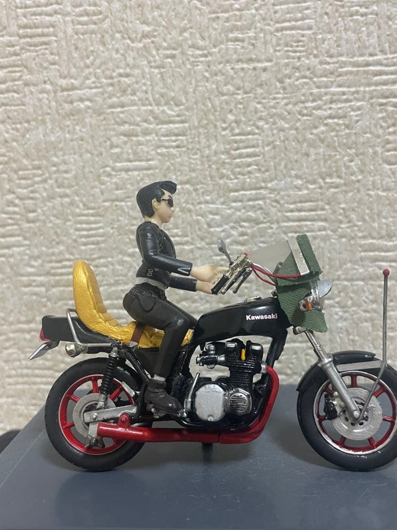 バイク2台と人形2体