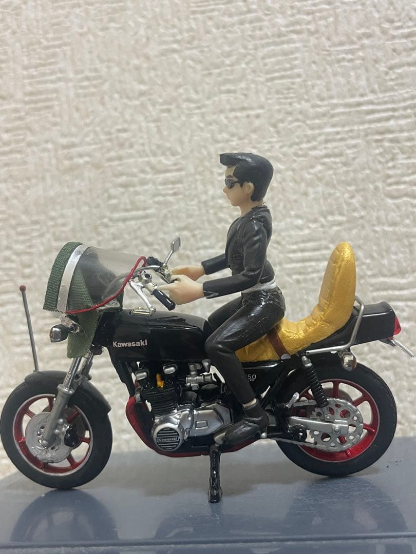 バイク2台と人形2体