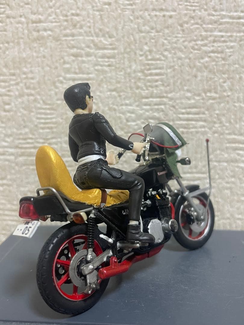バイク2台と人形2体
