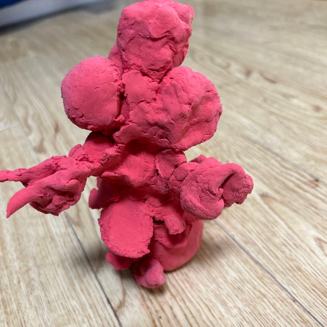 赤い粘土フィギュア