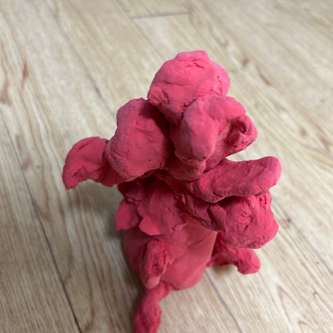 赤い粘土フィギュア