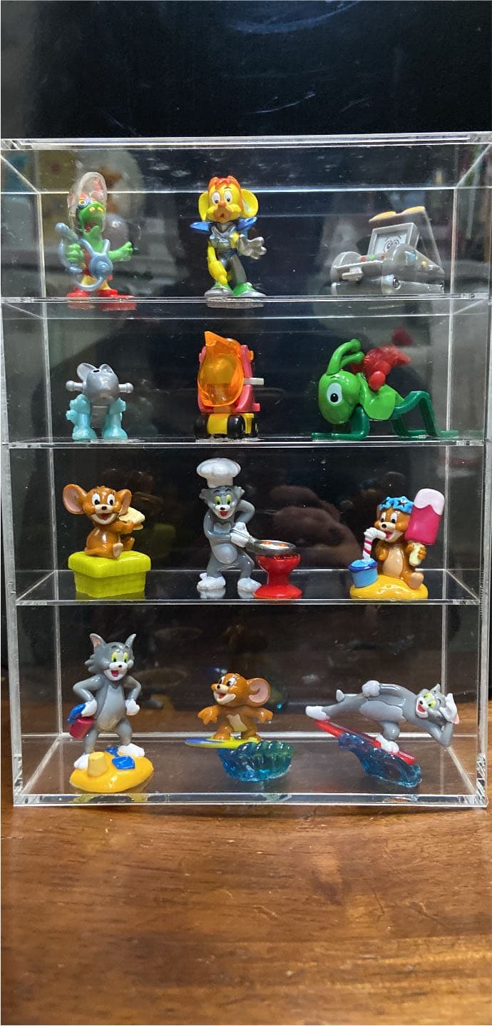 キンダーサプライズおもちゃ12個アクリルケース入り