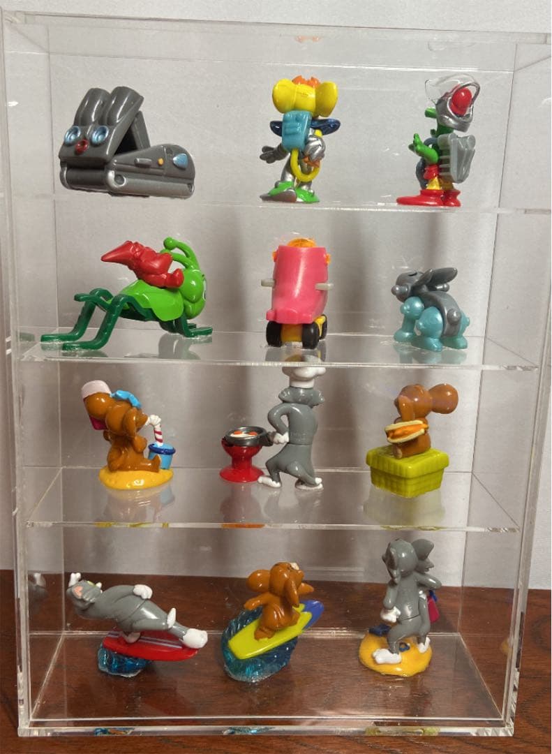 キンダーサプライズおもちゃ12個アクリルケース入り