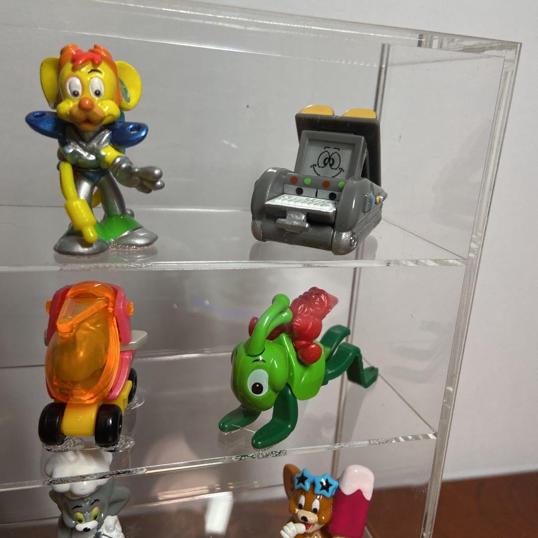 キンダーサプライズおもちゃ12個アクリルケース入り