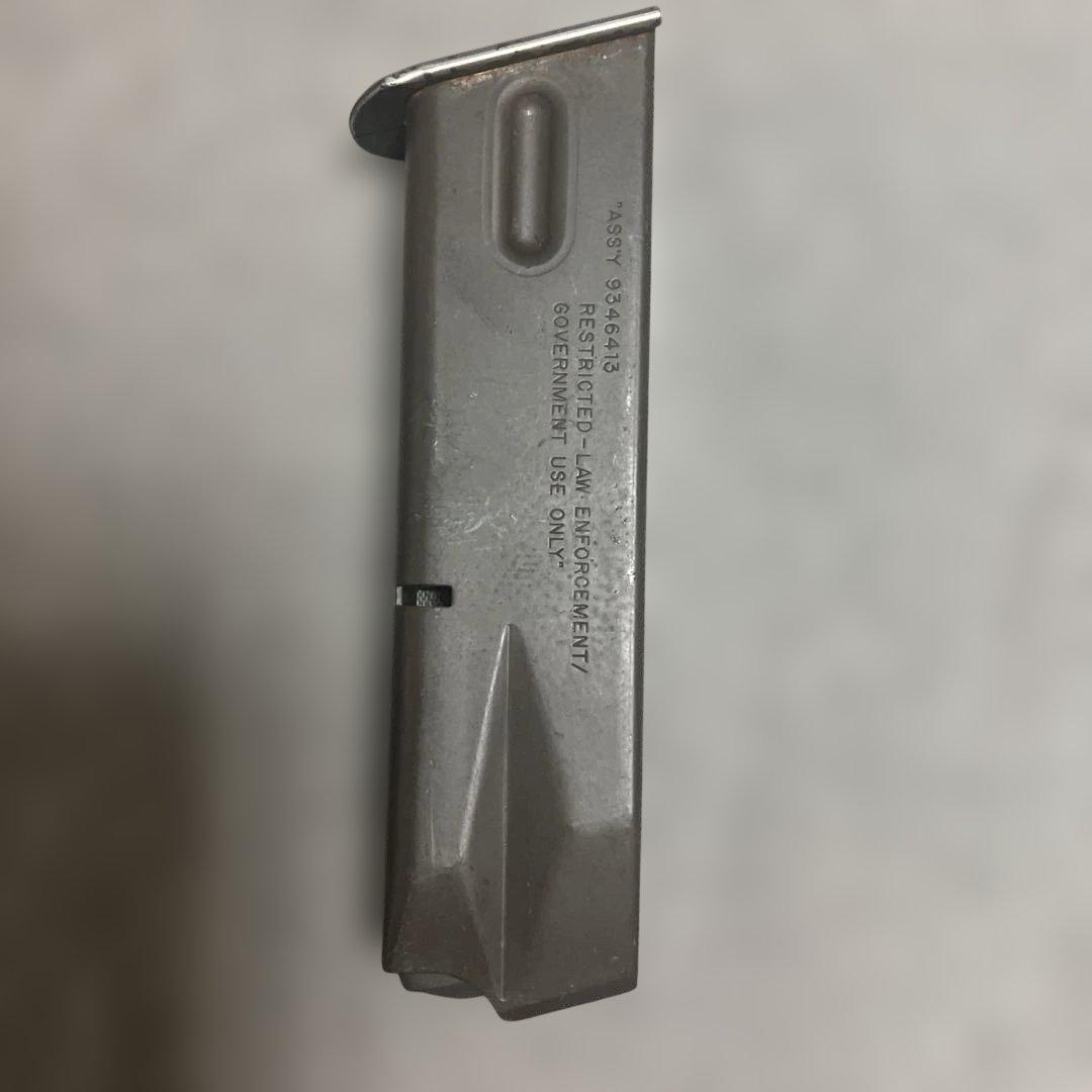 ベレッタ M9 15連 マガジン アメリカ製 9mm LC-2マガジンポーチ付。