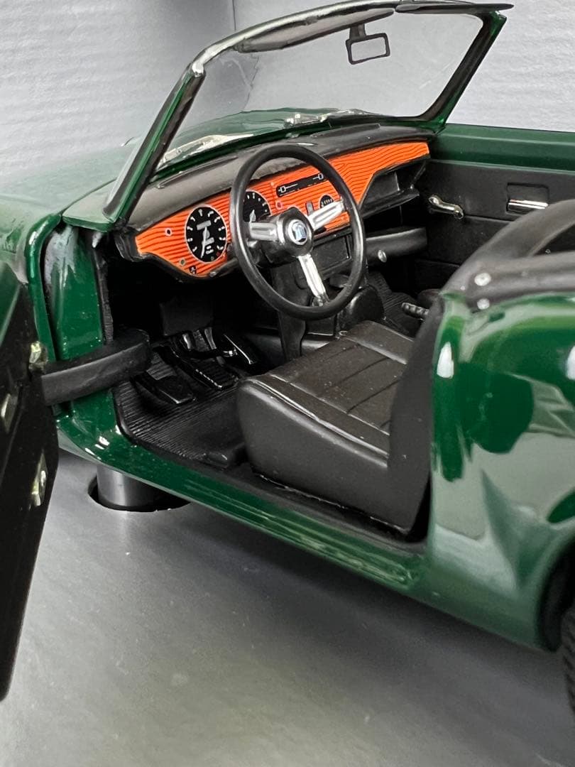 1/18★TRIUMPH SPITFIRE MK-Ⅳ 1970★トライアンフ