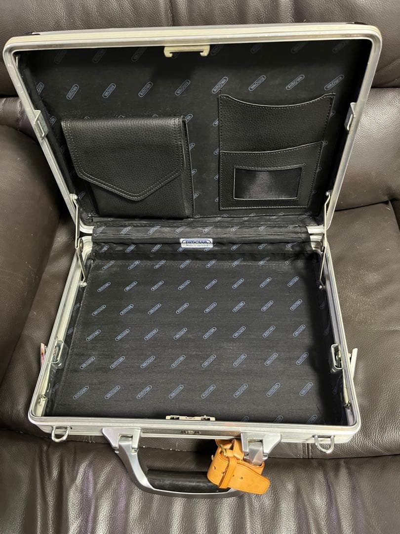 リモワアタッシュケース　値引