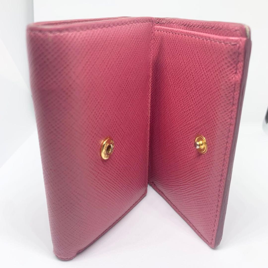 人気色✨PRADA 濃ピンク サフィアーノ ミニウォレット レター型 金ロゴ