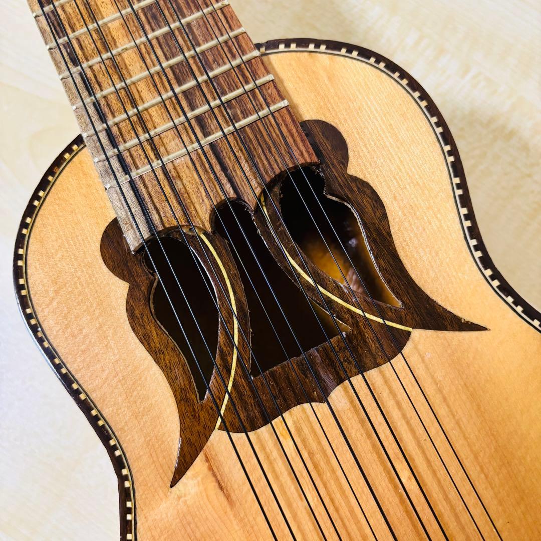 【希少品】　チャランゴ 民族楽器　ケース付属 送料込み