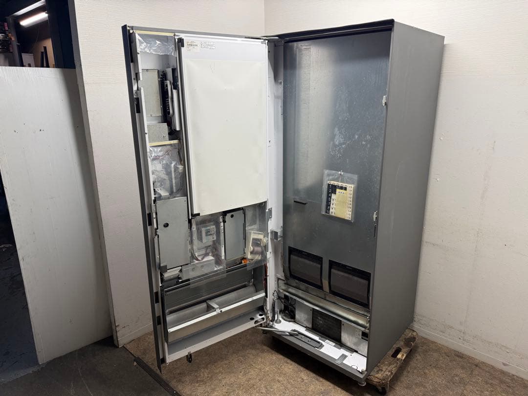 富士電機　小型汎用自動販売機　１０セレ　２０２１年製　新硬貨対応　飲料　食品