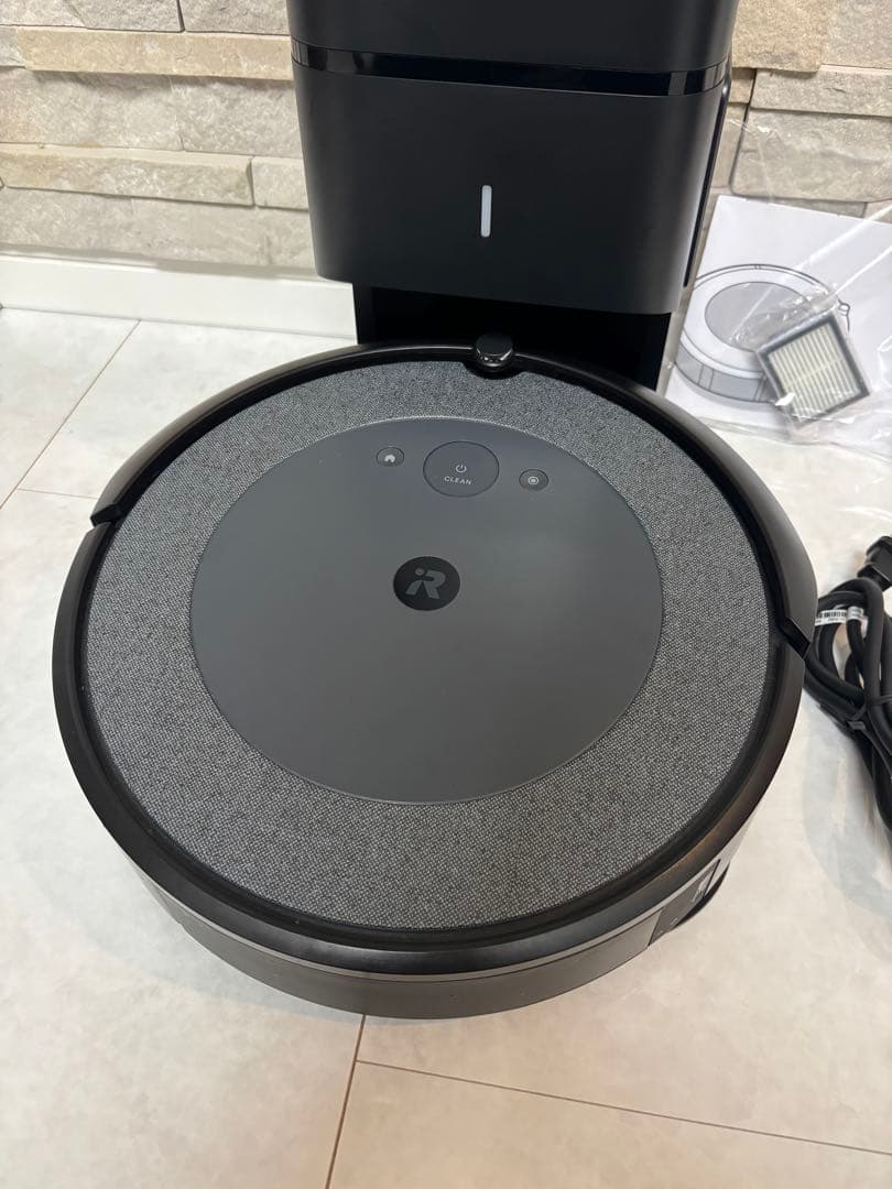 【美品】iRobot ルンバ i3+ ベース付　お掃除ロボット