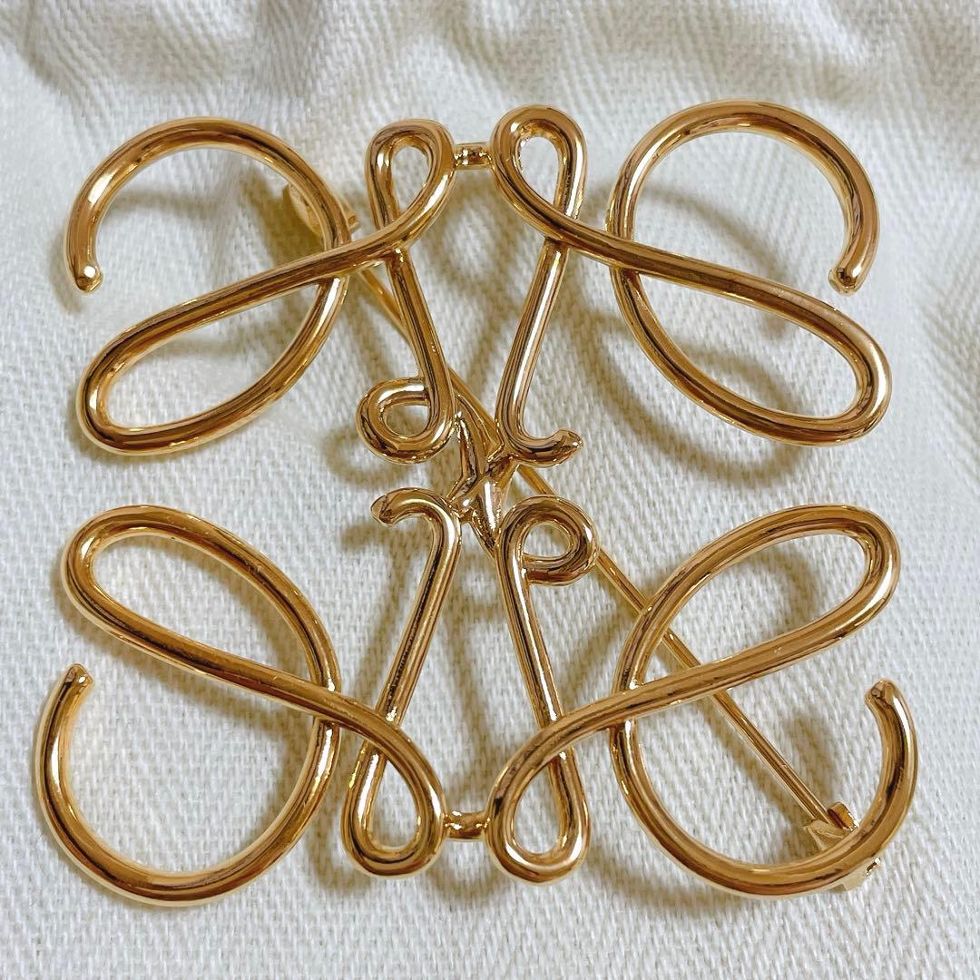 【美品】LOEWE アナグラム ブローチ ゴールド