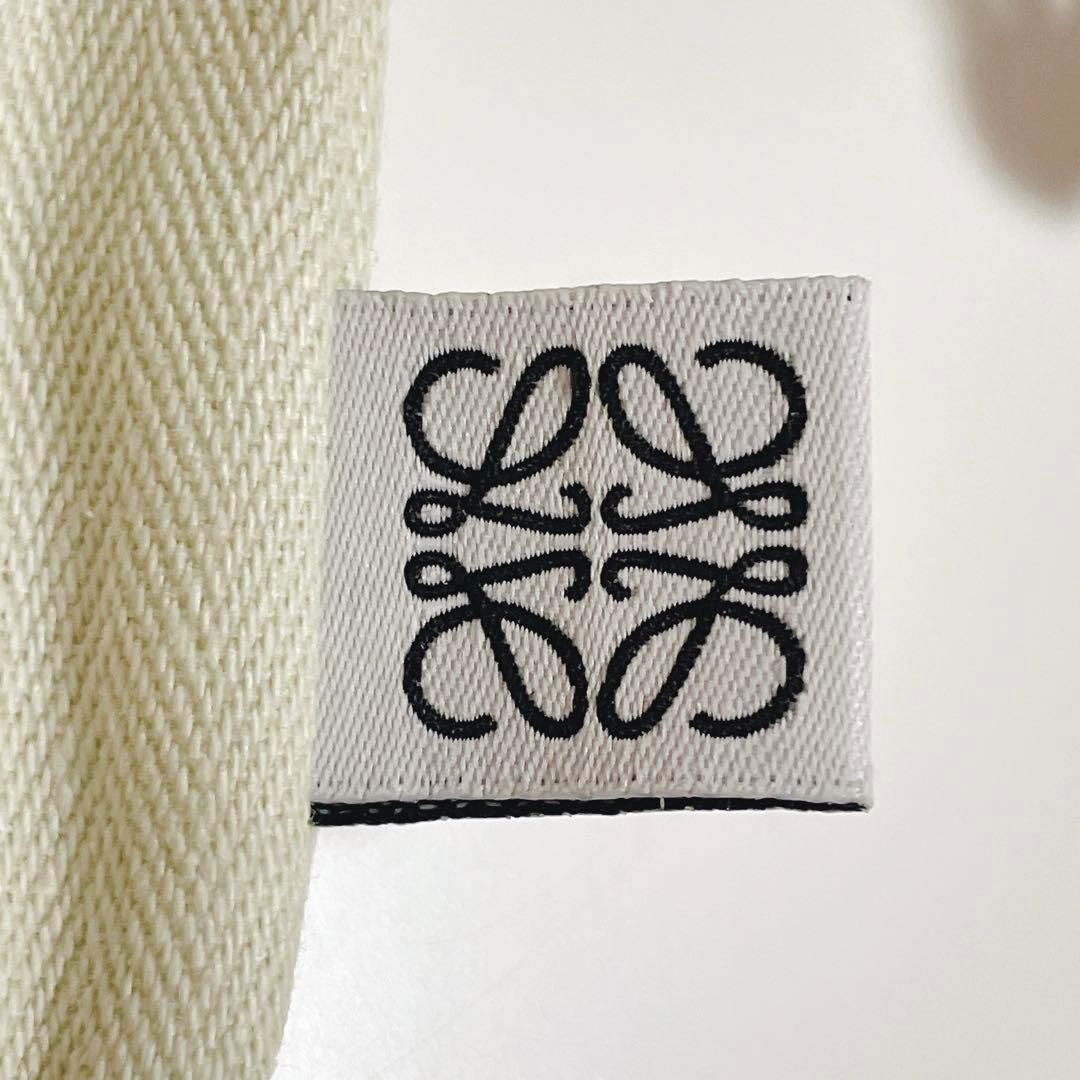 【美品】LOEWE アナグラム ブローチ ゴールド