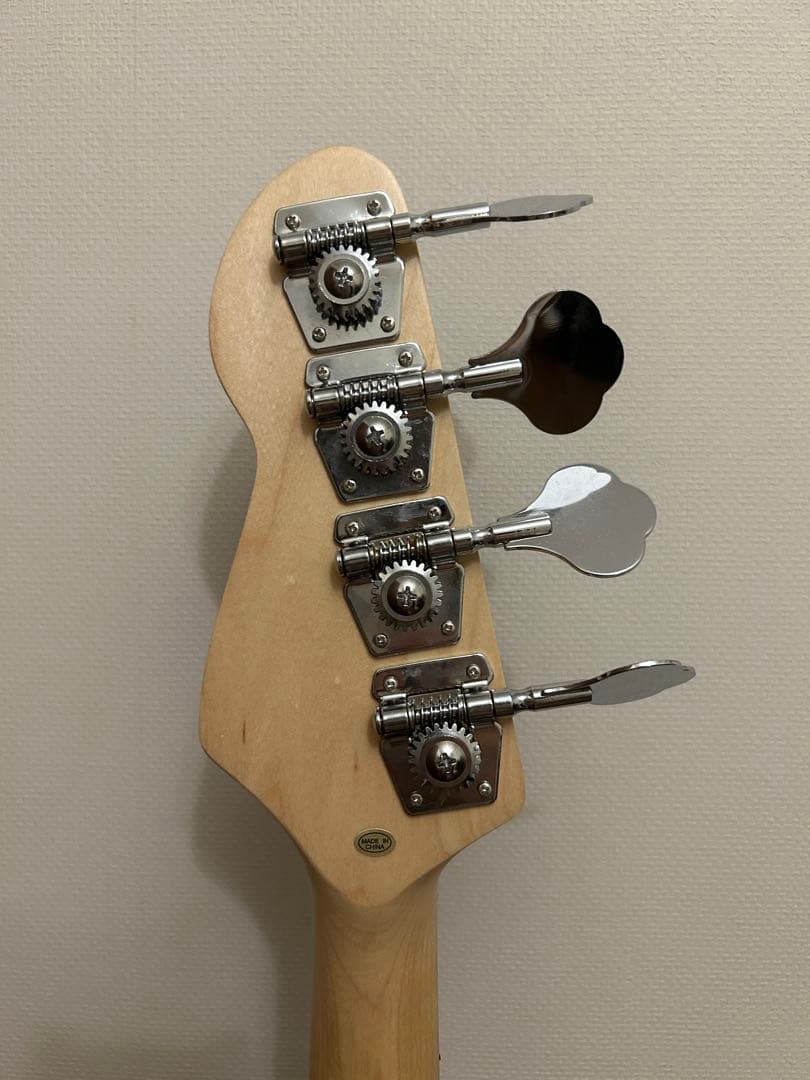 青い4弦エレキベース