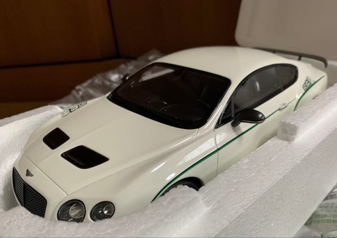 1/18 Bentley Continental GT3-R ホワイト